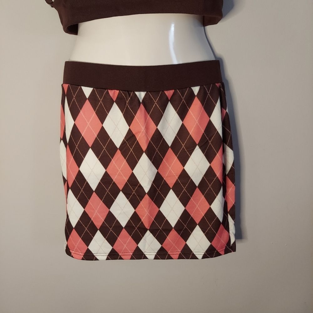 V Neck Argyle Pattern Tee & Skirt - Picture 3 of 10